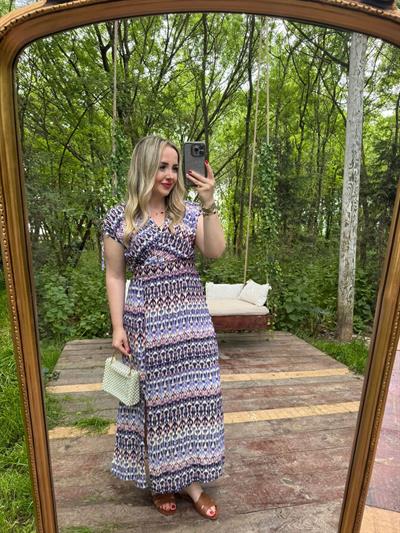 Mor Desenli Kol Detaylı Elbise