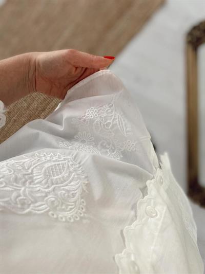 Nakiş İşlemeli Karpuz Kol Beyaz Gömlek