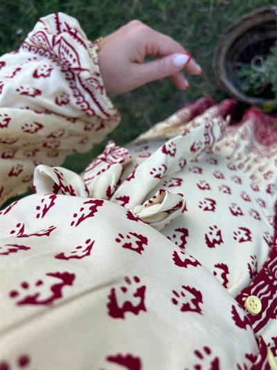 Önden Düğmeli Boheme Ekru Bordo Desenli Elbise