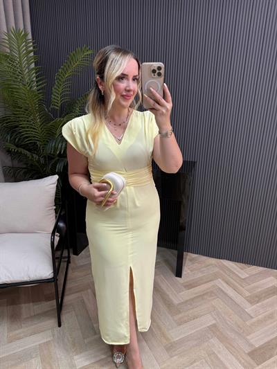 Önden Yırtmaç Detaylı Bel Drapeli Vatkalı Elbise Sarı