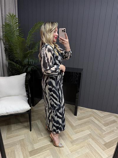 Özel Tasarım Zebra Belden Büzgülü Şifon Elbise Siyah