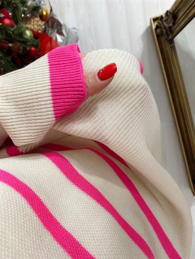 Pembe Çizgili Ekru Kazak