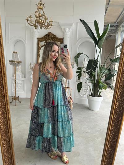 Riva Beli Lastıklı Yaka Taşlı Elbise Mavi - Lacivert Renkli