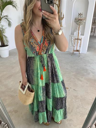 Riva Beli Lastıklı Yaka Taşlı İthal Elbise Yeşil Siyah Desenli