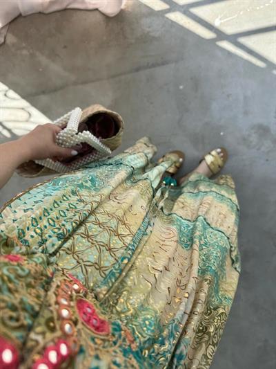 Riva Beli Lastıklı Yaka Taşlı İthal Elbise Sarı -Mint Yeşil