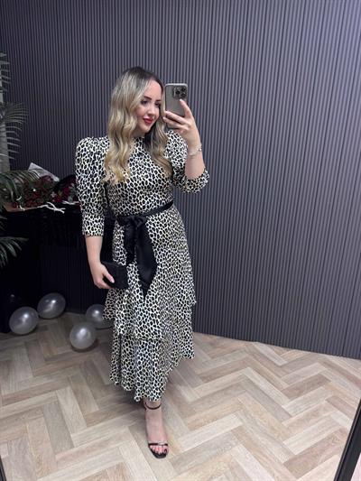 Saten Kuşaklı Vatkalı Leopar Saten Elbise