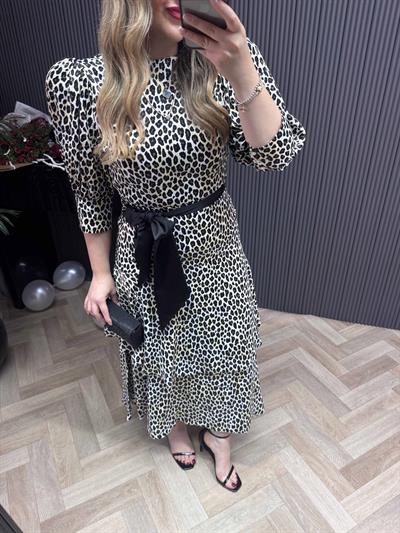 Saten Kuşaklı Vatkalı Leopar Saten Elbise