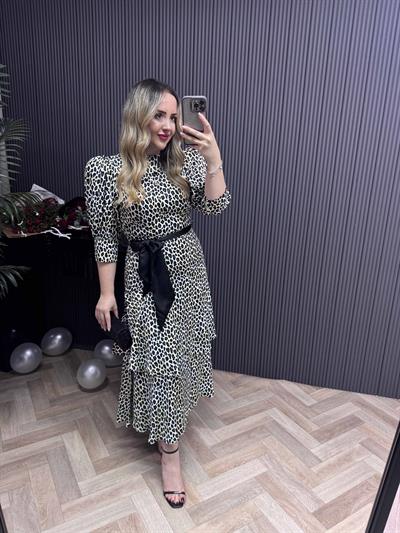 Saten Kuşaklı Vatkalı Leopar Saten Elbise
