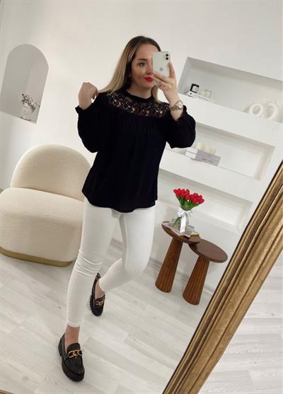 Siyah Dantel Detaylı Bluz