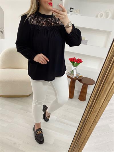 Siyah Dantel Detaylı Bluz