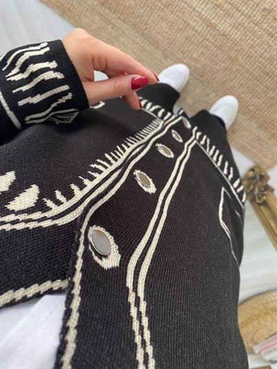 Siyah Hirkalı Takım