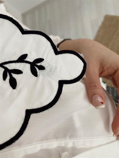 Siyah Nakiş Detaylı Gömlek