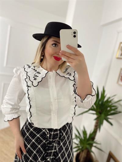 Siyah Nakiş Detaylı Gömlek