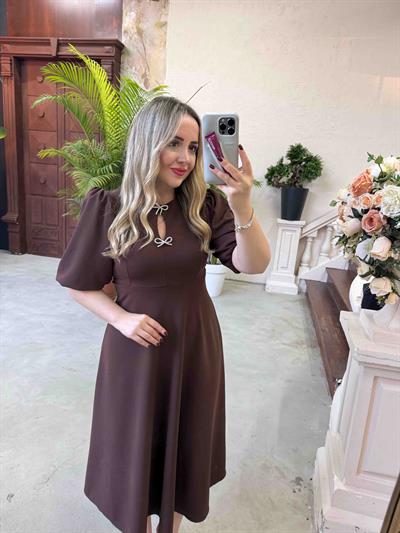 Taşlı Fiyonk Aksesuarlı Balon Kol Elbise Acı Kahve