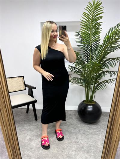 Tek Kol Arkası Yarasa Detaylı Siyah Elbise