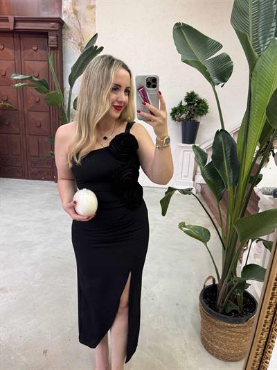 Tek Kol Gül Detaylı Tasarım Kalem Elbise Siyah