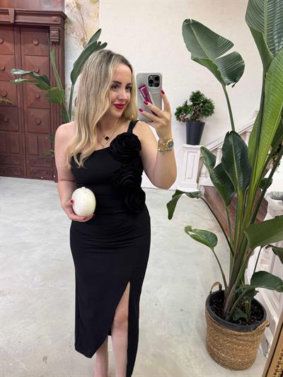 Tek Kol Gül Detaylı Tasarım Kalem Elbise Siyah