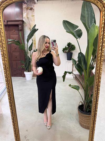 Tek Kol Gül Detaylı Tasarım Kalem Elbise Siyah