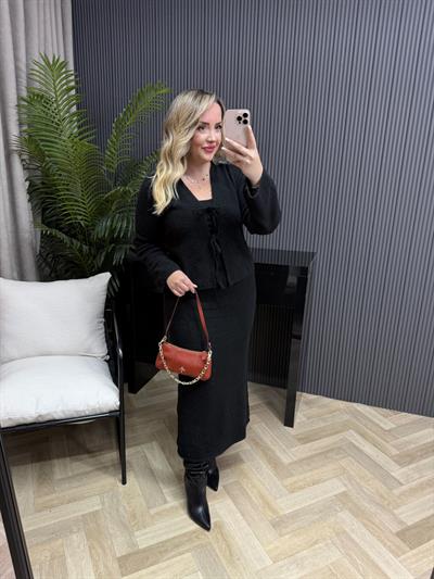 Tona Fiyonk Bağlamalı Etekli Triko Takım Siyah