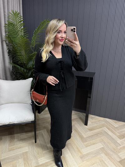 Tona Fiyonk Bağlamalı Etekli Triko Takım Siyah