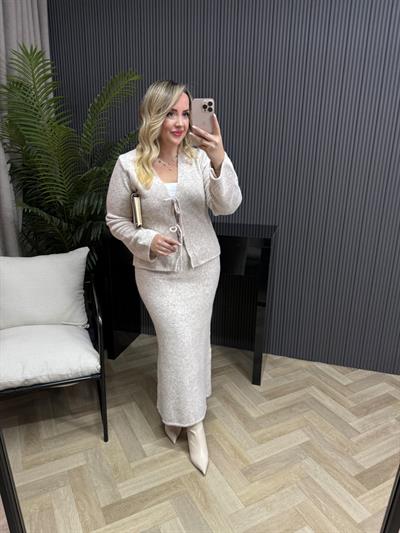 Tona Fiyonk Bağlamalı Etekli Triko Takım Ekru