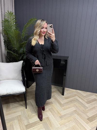 Tona Fiyonk Bağlamalı Etekli Triko Takım Antrasit