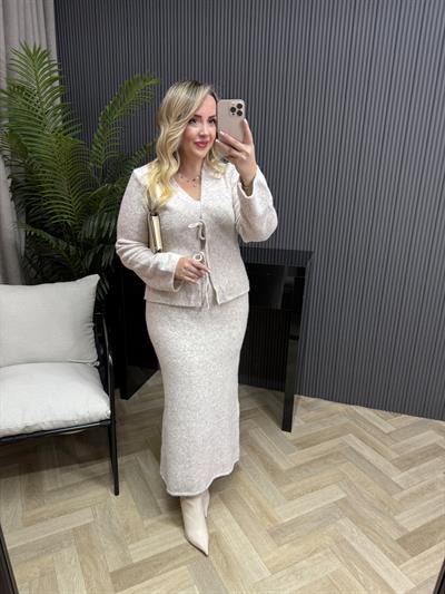 Tona Fiyonk Bağlamalı Etekli Triko Takım Ekru