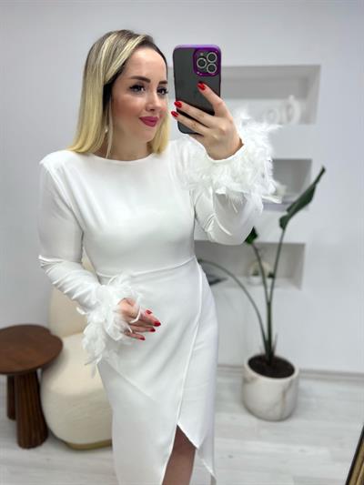 Vatkalı Cindy Tüy Detaylı Tasarım Elbise Beyaz