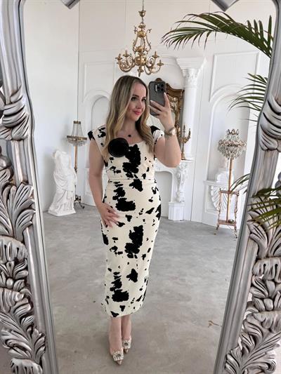 Vatkalı Desenli Drapeli Gül Broş Elbise