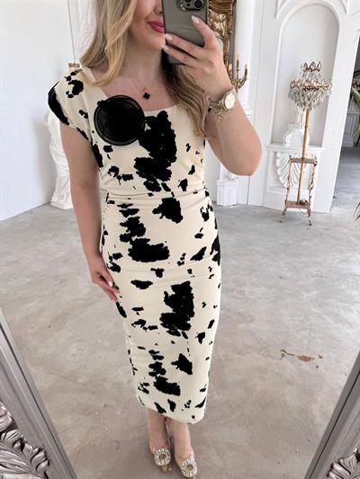 Vatkalı Desenli Drapeli Gül Broş Elbise