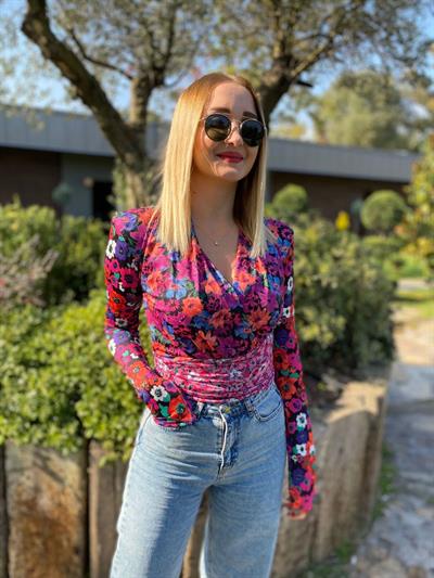 Vatkalı Desenli Kruvaze Bluz