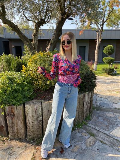 Vatkalı Desenli Kruvaze Bluz