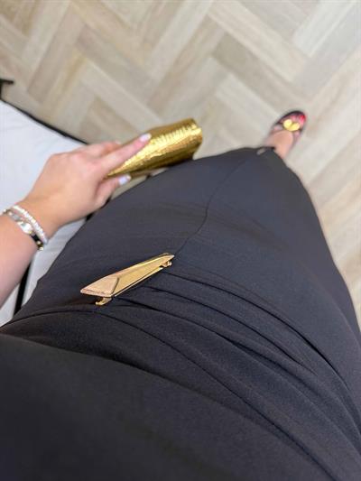 Vatkalı Gold Detaylı Kalem Elbise Siyah