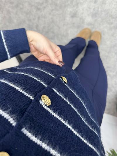 Vatkalı Gold Düğmeli Lacivert Hırka