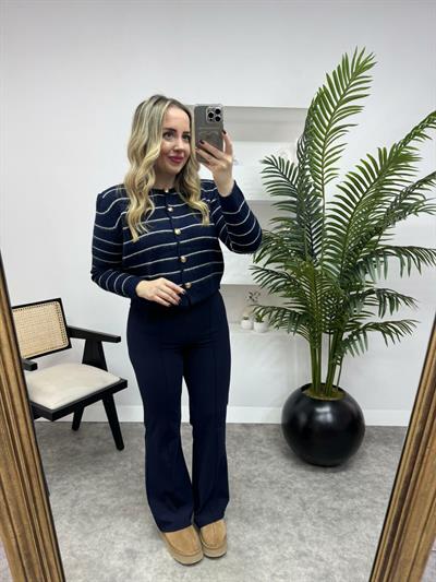 Vatkalı Gold Düğmeli Lacivert Hırka