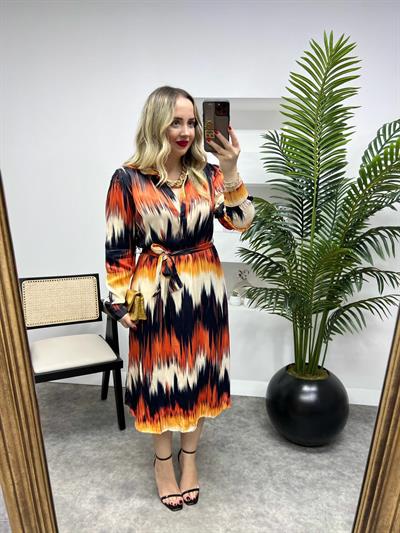 Vatkalı Özel Tasarım Turuncu Siyah Desenli Saten Elbise