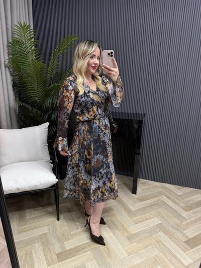 Yoryo Yaka Bağcıklı Volanlı Şifon Elbise