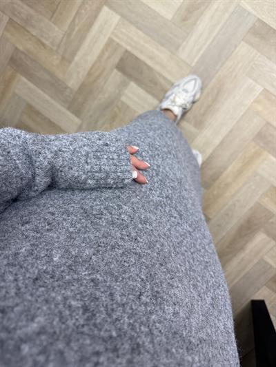 Yumoş Dokuda Triko Elbiseler Gri