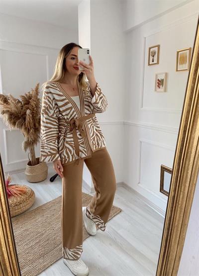 Zebra Kuşaklı  Camel Triko Takım