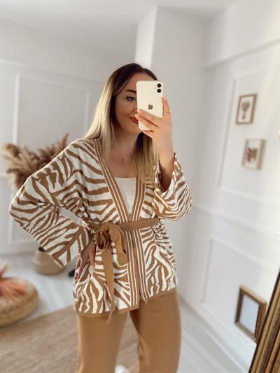 Zebra Kuşaklı  Camel Triko Takım