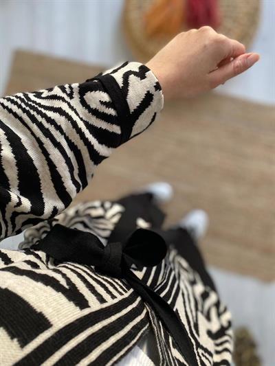 Zebra Kuşaklı Siyah Triko Takım