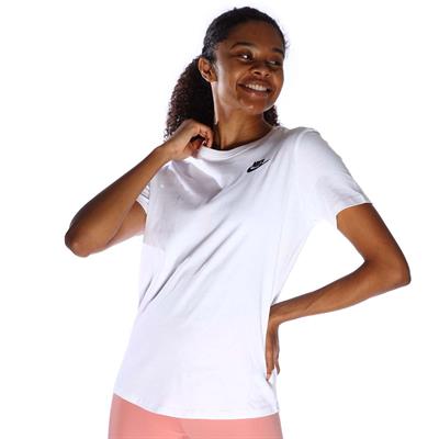 Nike Sportswear Club Essential Kadın T-shirt - DX7902