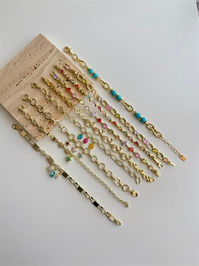 14k Altın Kaplama Kalpli Mini Renkli Taşlı Bileklik
