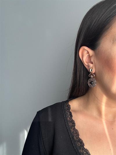 Altın Kaplama Otantik Desenli Siyah Taşlı Küpe