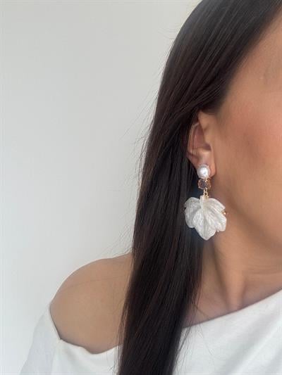 Altın Kaplama Sallantılı İncili Krem Kemik Küpe