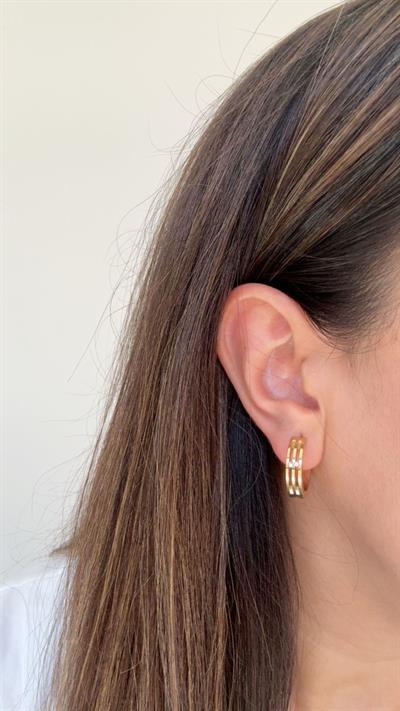 Çelik Çizgi Detaylı Taşlı Halka Küpe