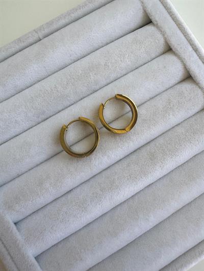 Çelik Çizgi Detaylı Taşlı Halka Küpe