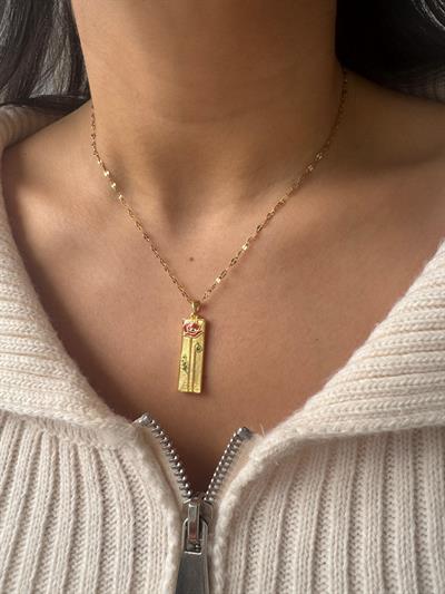 Çelik Gül Detaylı Dikdörtgen Plaka Kolye