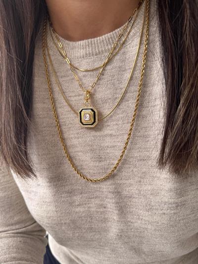 Çelik Marka Model Ataç Zincirde Siyah Detaylı Baget Taşlı Kolye