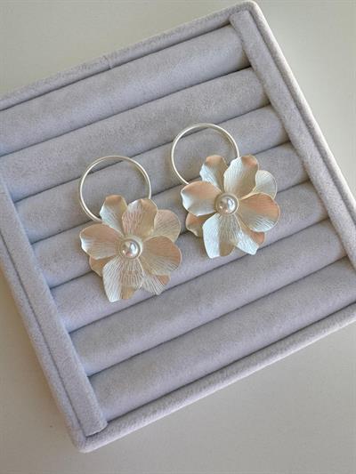 Çiçek Detaylı Plaka Küpe (renk:silver)